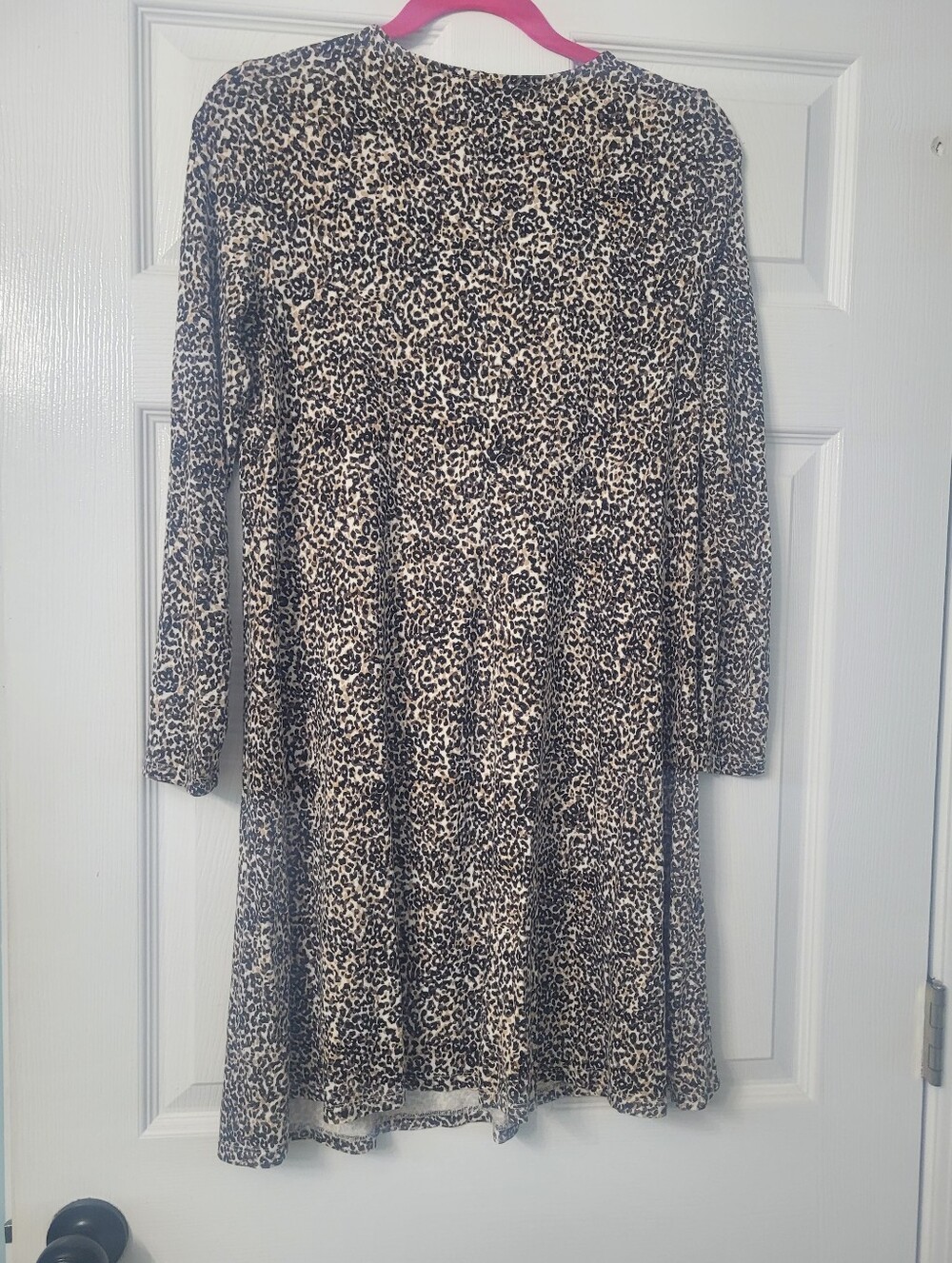 Old Navy Neutral Leopard-Print Long-Sleeve Swing Dress - Picture 4 of 4